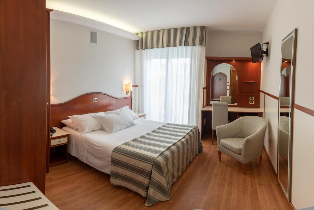 Double Room Lateral Sea View