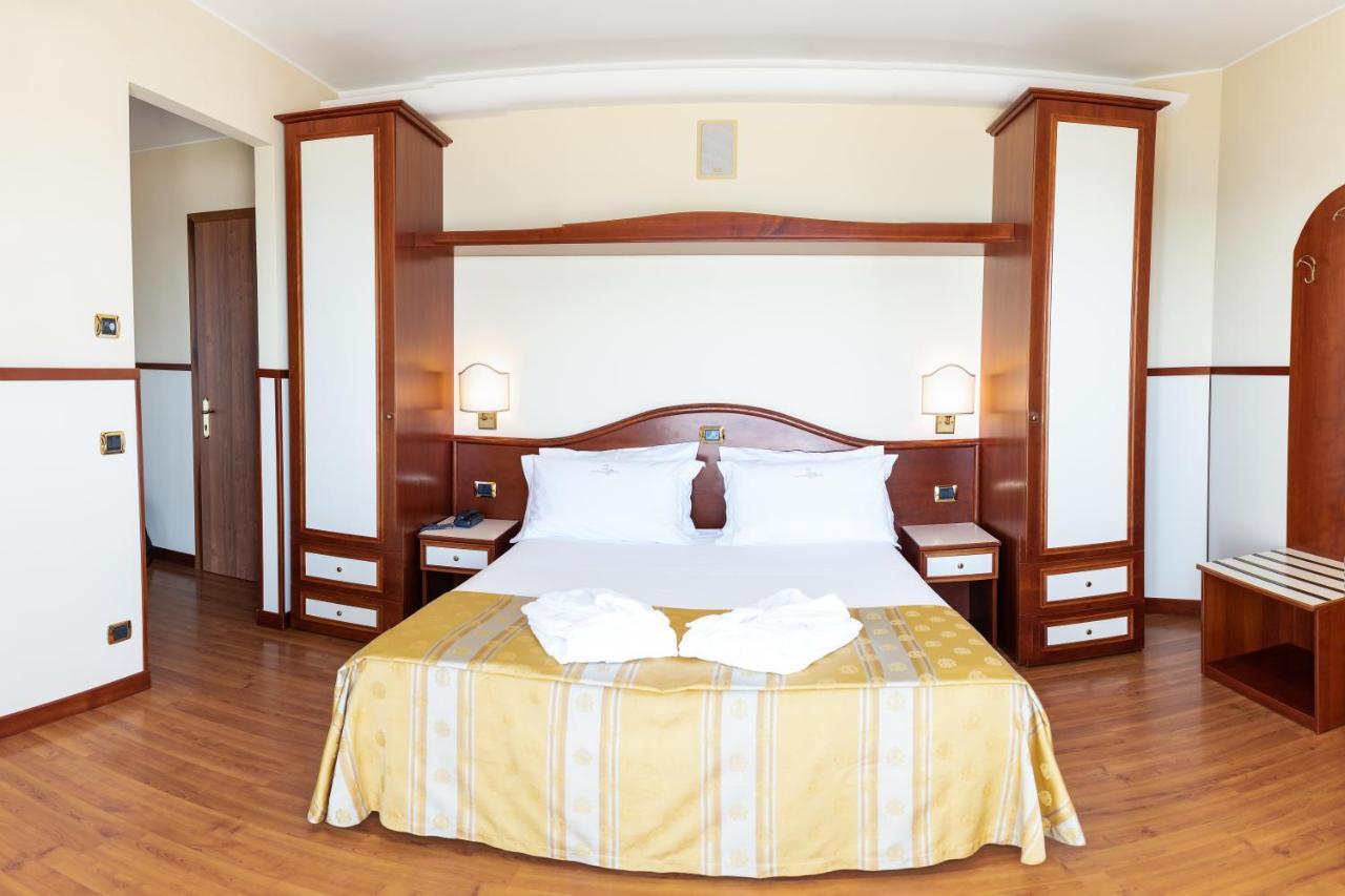 Double Room Lateral Sea View
