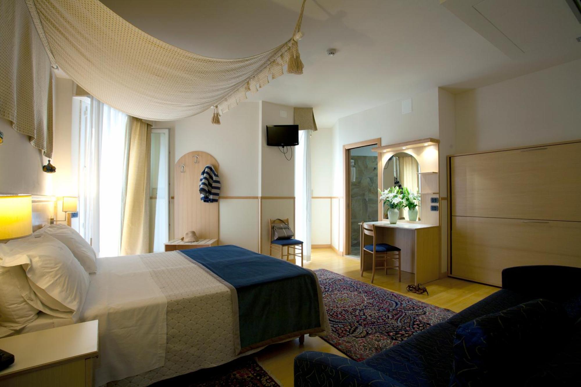 Junior Suite Lateral Sea View
