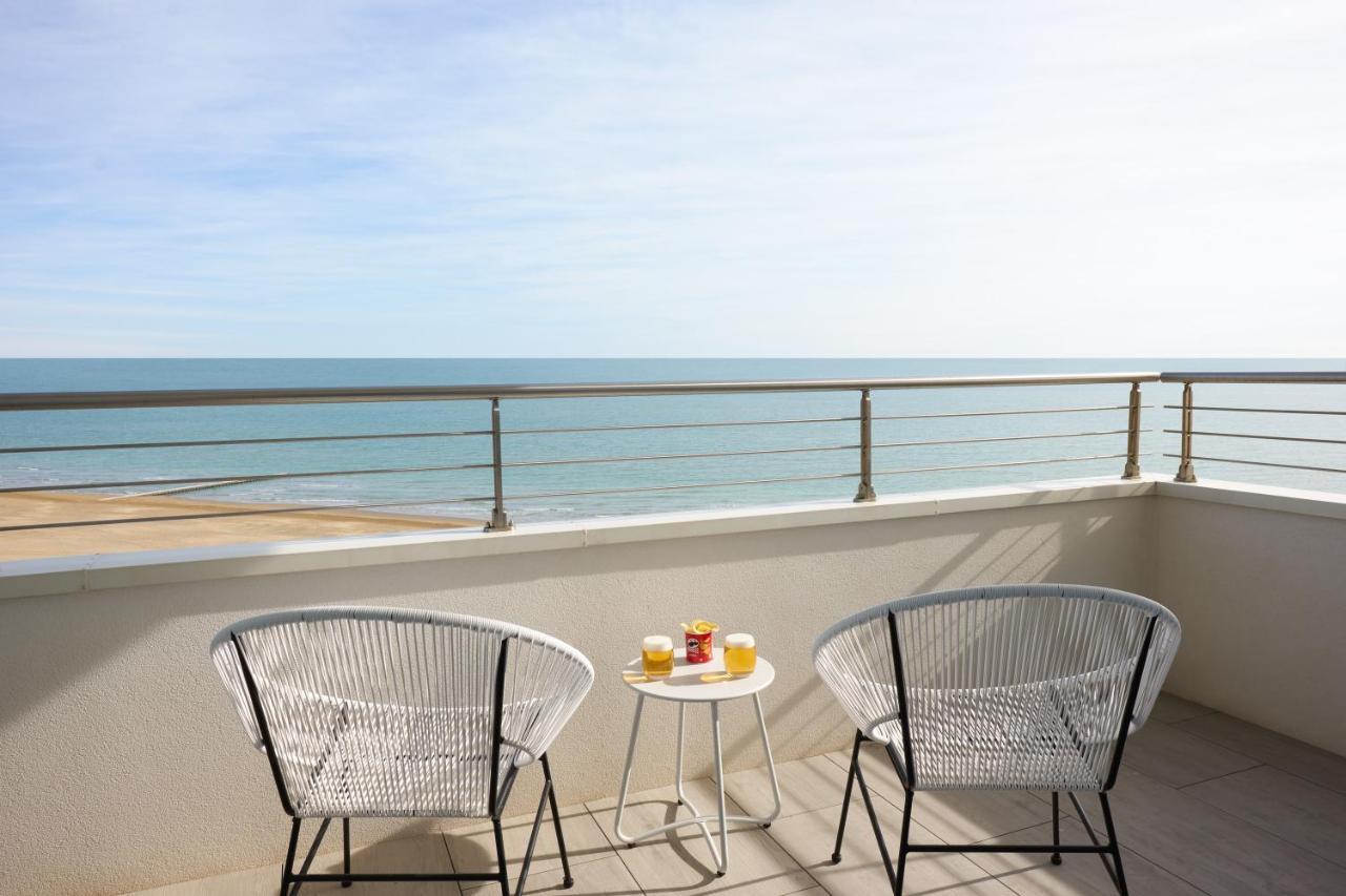Double or Twin Room Sea View