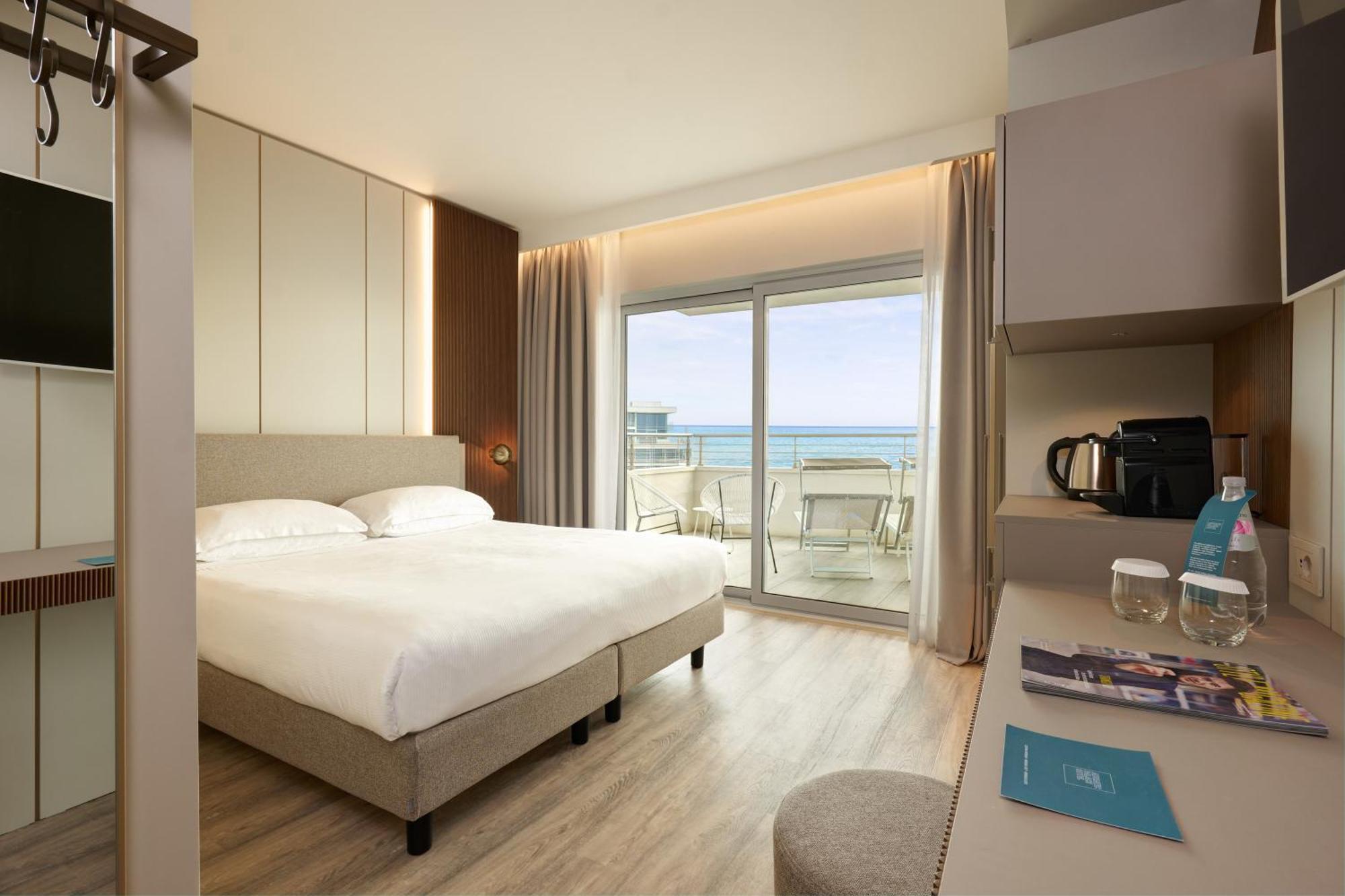 Double or Twin Room Sea View