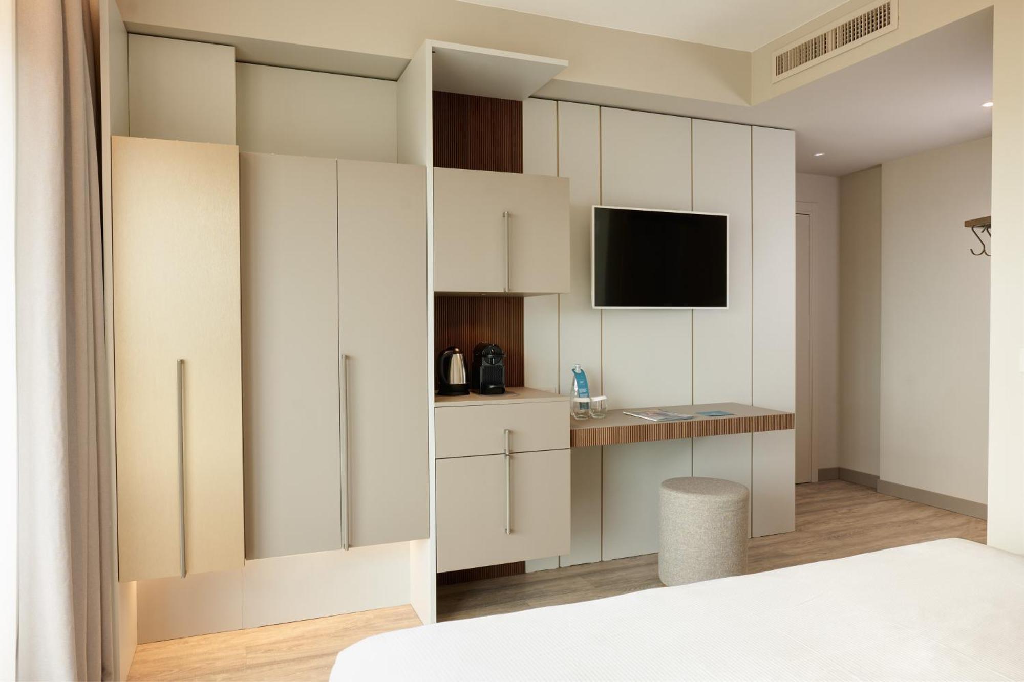 Double or Twin Room Sea View