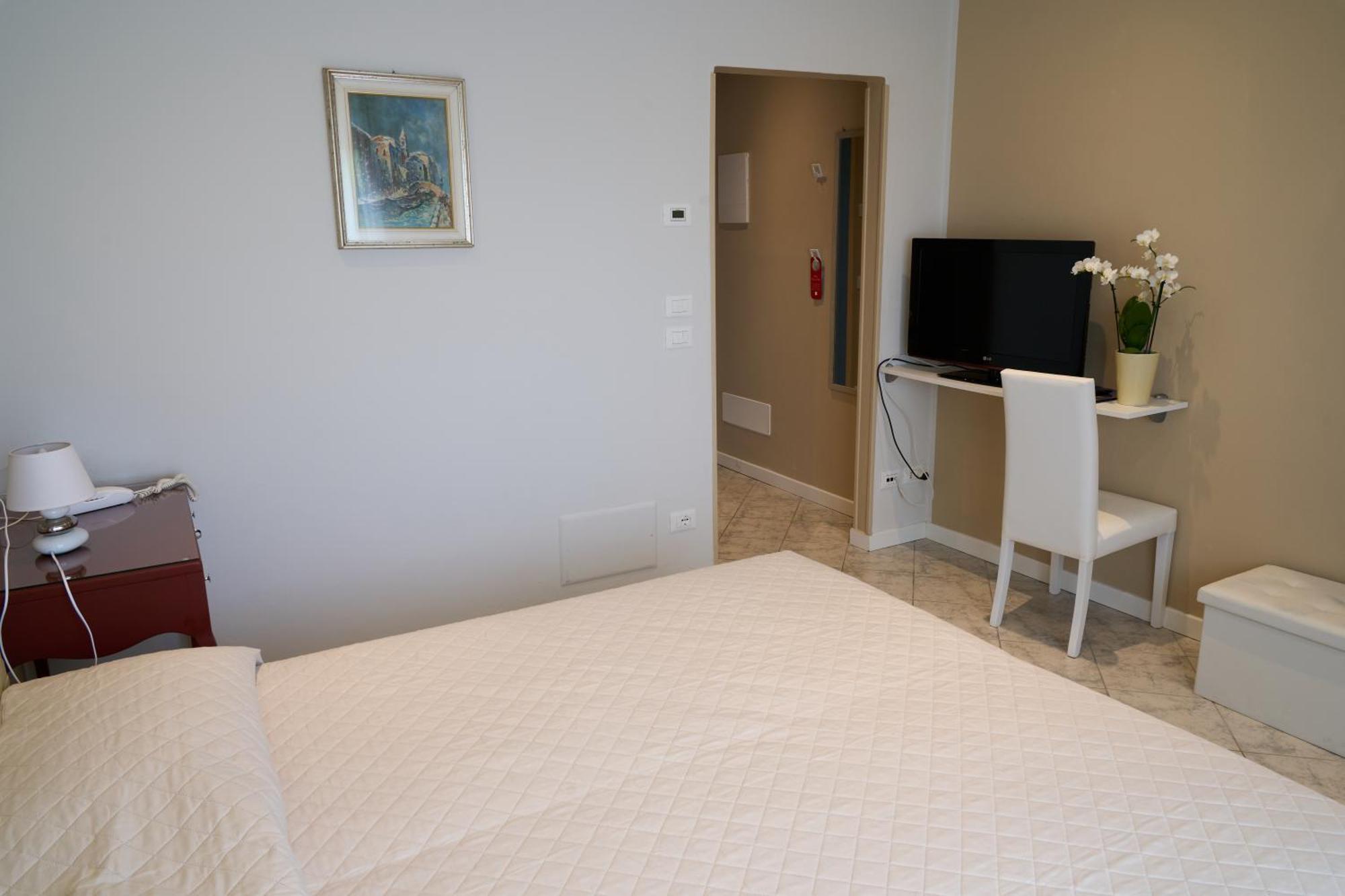 Double or Twin Room Side Sea View