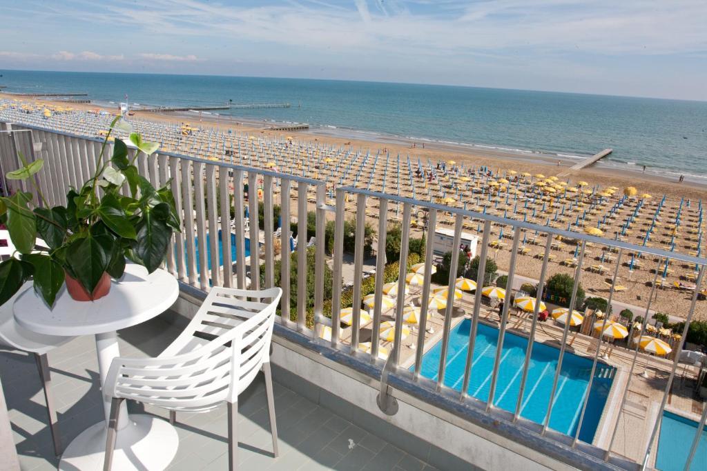 Deluxe Double Room Frontal Sea View,1498831075:JPEG